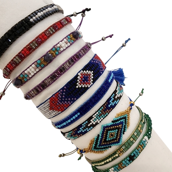 Beaded bracelet dainty seed beads handmade adjustable length artisan jewelry - Picture 1 of 9